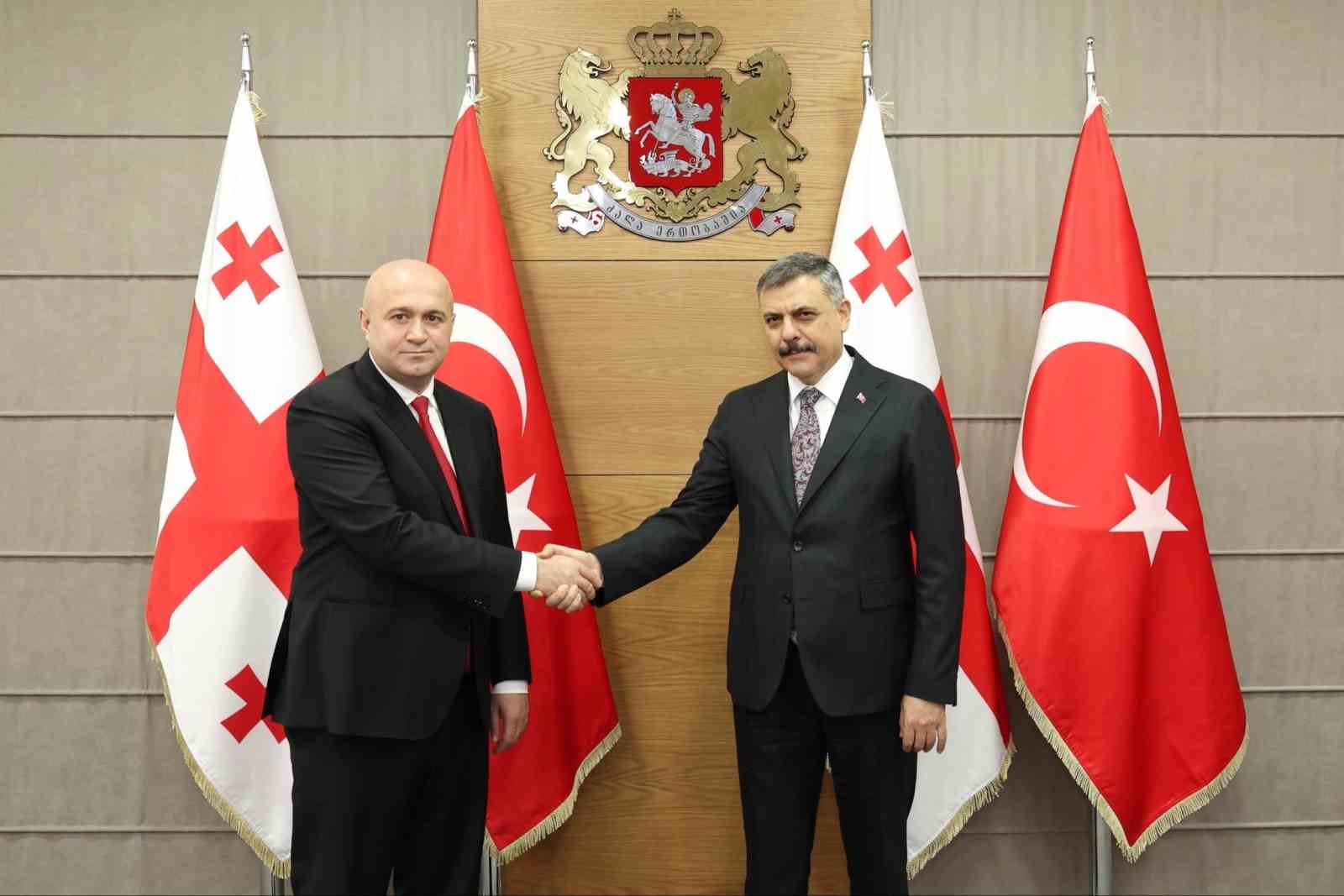BAKAN ÇİFTÇİ, GÜRCİSTANLI MEVKİDAŞI İLE TELEFONDA GÖRÜŞTÜ