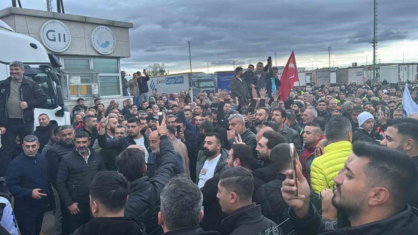 AVRUPA’YA AÇILAN SINIR KAPISINDA KONTAK KAPATTILAR