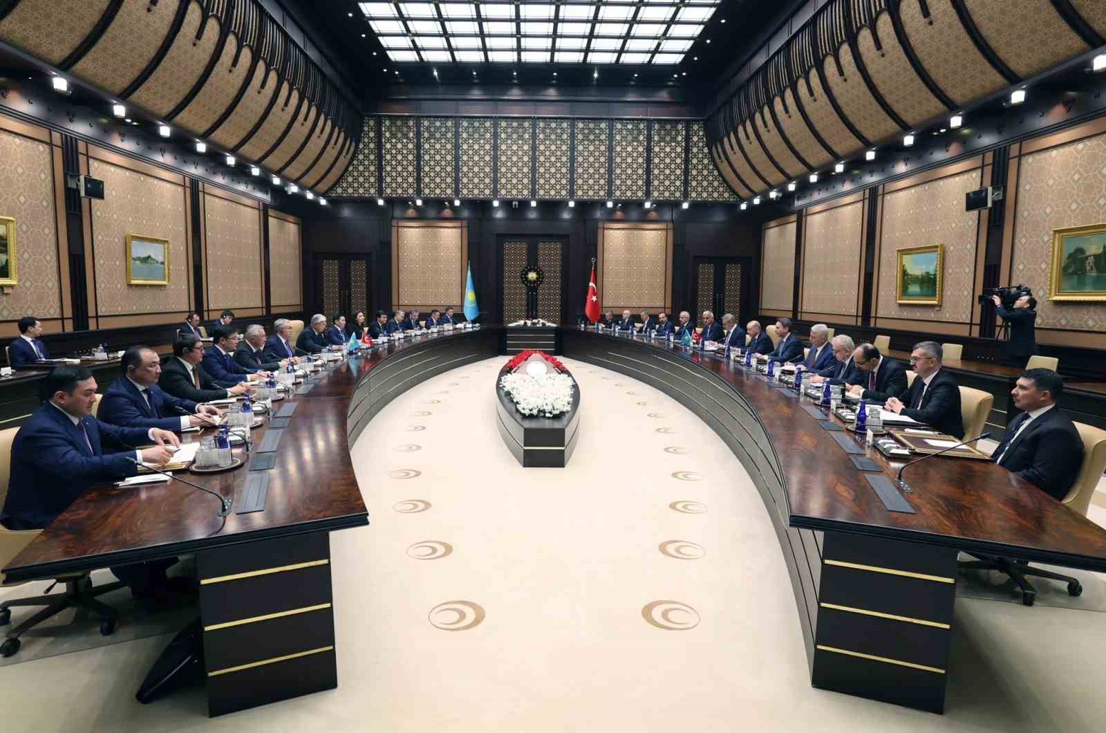 CUMHURBAŞKANI ERDOĞAN, KAZAKİSTAN CUMHURBAŞKANI TOKAYEV İLE GÖRÜŞTÜ