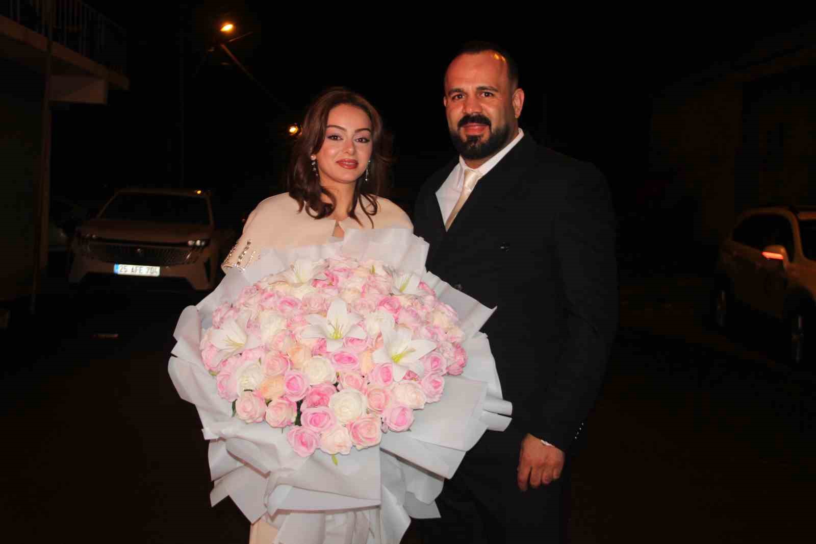 STADYUMDA EVLİLİK TEKLİF ETMİŞTİ, KIZ İSTEMEYE 60 MEŞALEYLE GİTTİ