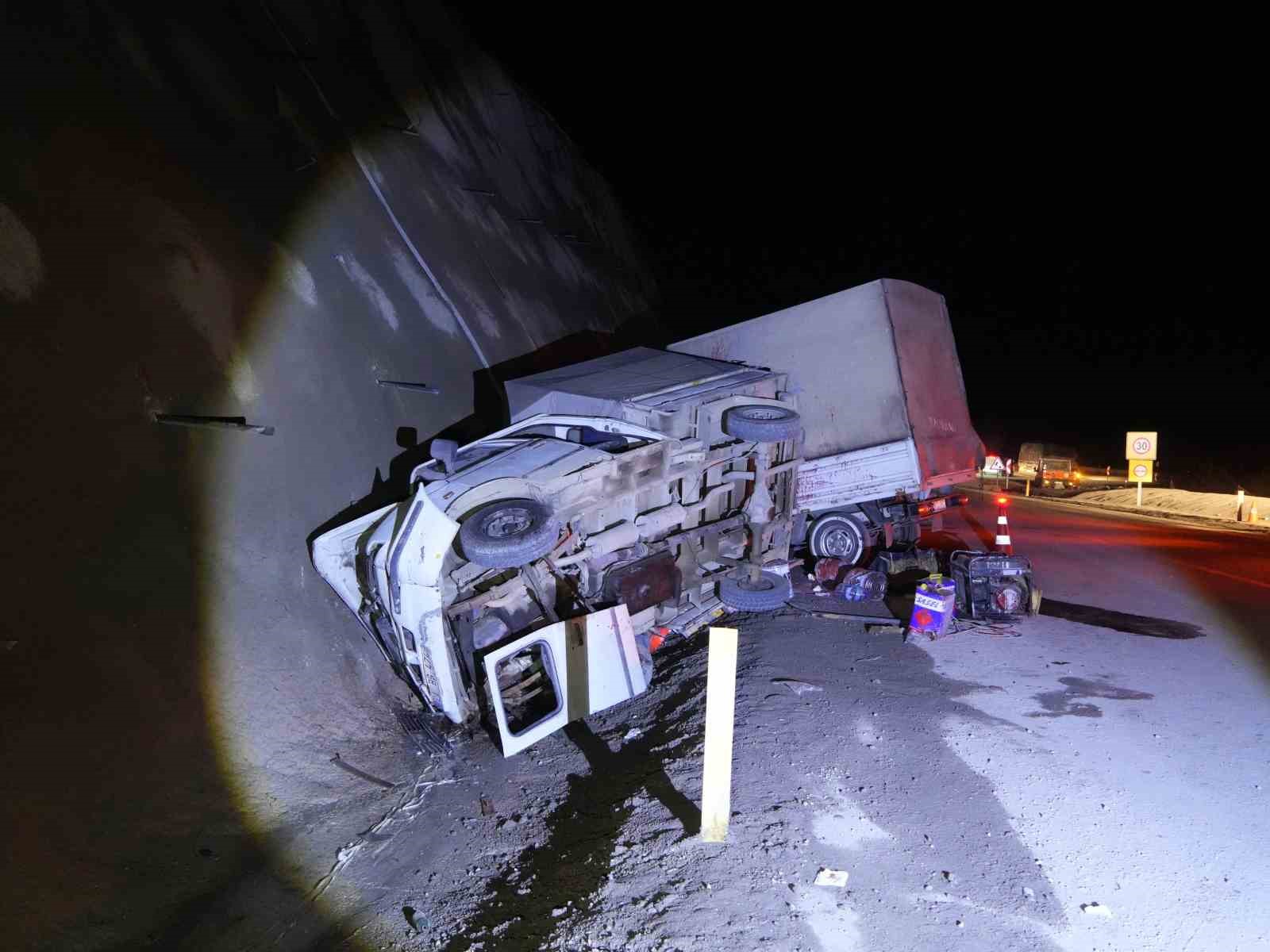 KASTAMONU’DA İKİ KAMYONET ÇARPIŞTI: 9 YARALI