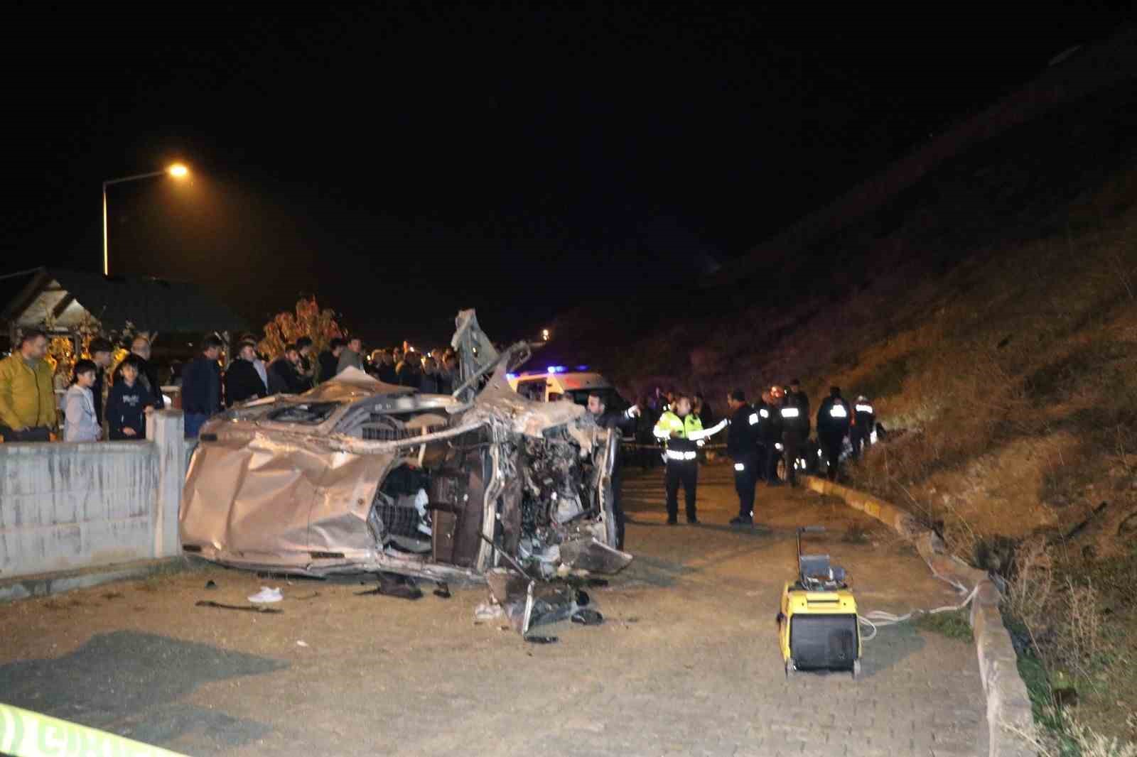 ERZURUM’DAKİ FECİ KAZADA ÖLÜ VE YARALILARIN KİMLİKLERİ BELİRLENDİ