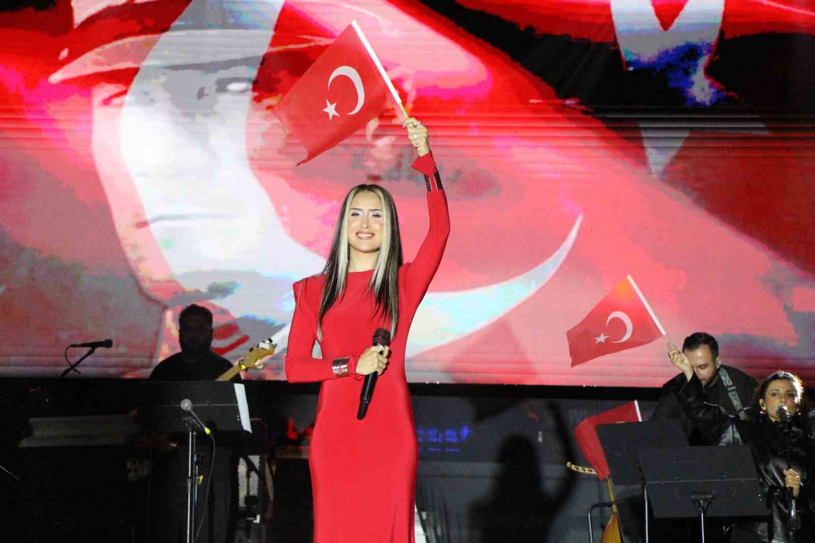 HANDE ÜNSAL’DAN AMASYA’DA CUMHURİYET BAYRAMI KONSERİ