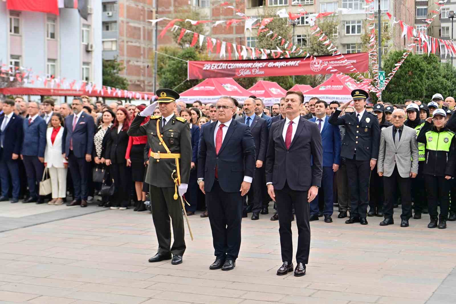 BAHÇELİEVLER’DE CUMHURİYET’İN 103. YILI COŞKUYLA KUTLANIYOR