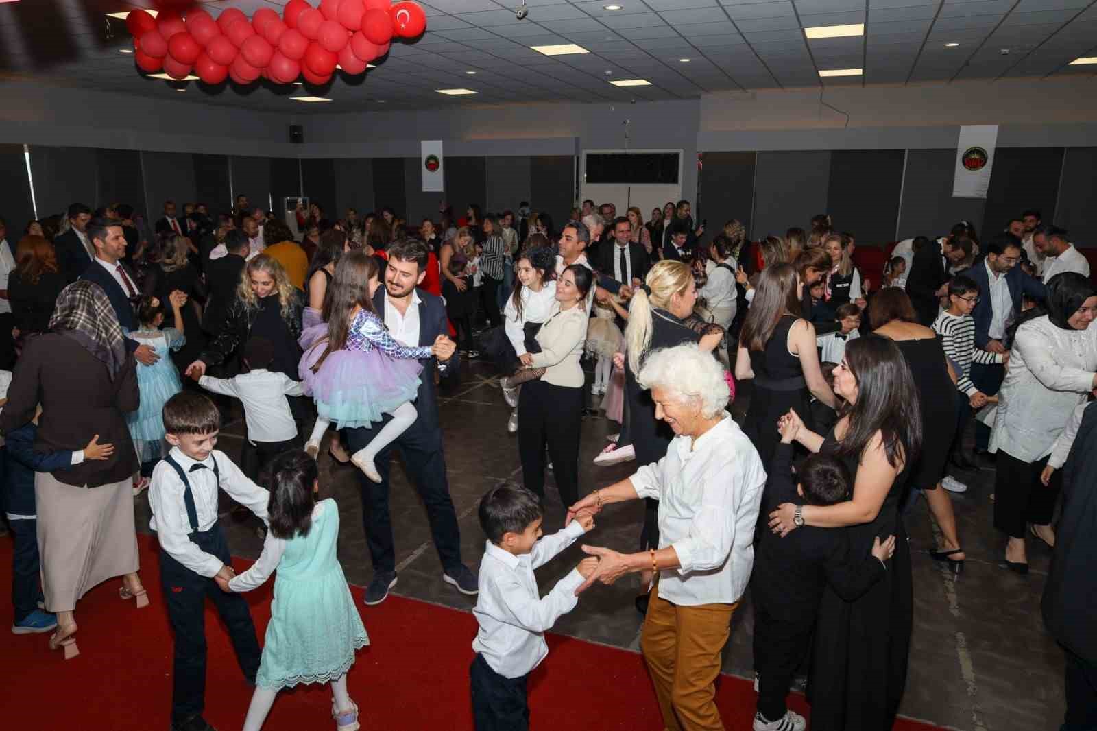 GKV ÖZEL İLKOKULU’NDA CUMHURİYET COŞKUSU DANSLA BULUŞTU