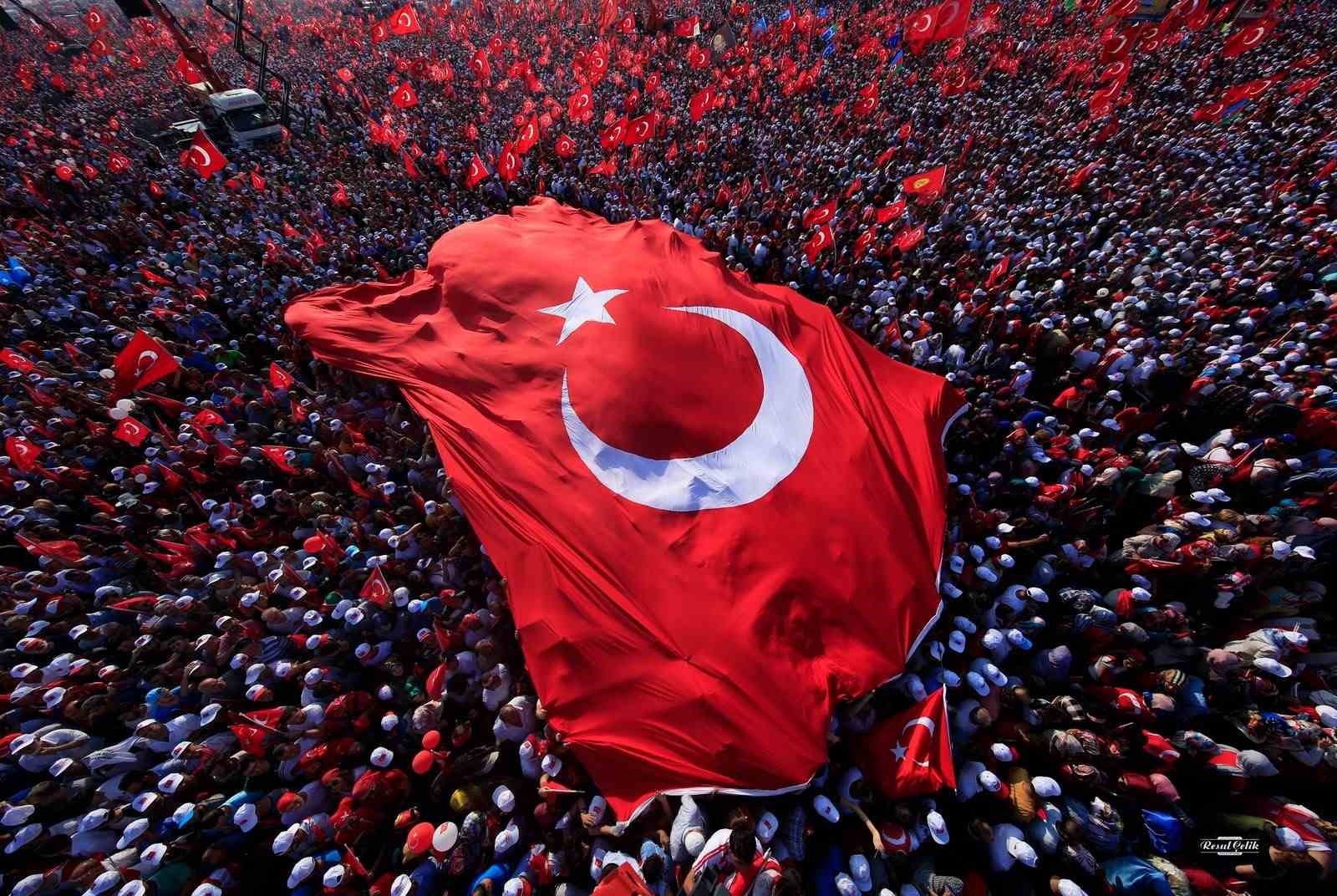 ESENLER’DE "AL SANCAĞIN GÖLGESİNDE ANADOLU" FOTOĞRAF SERGİSİ AÇILDI