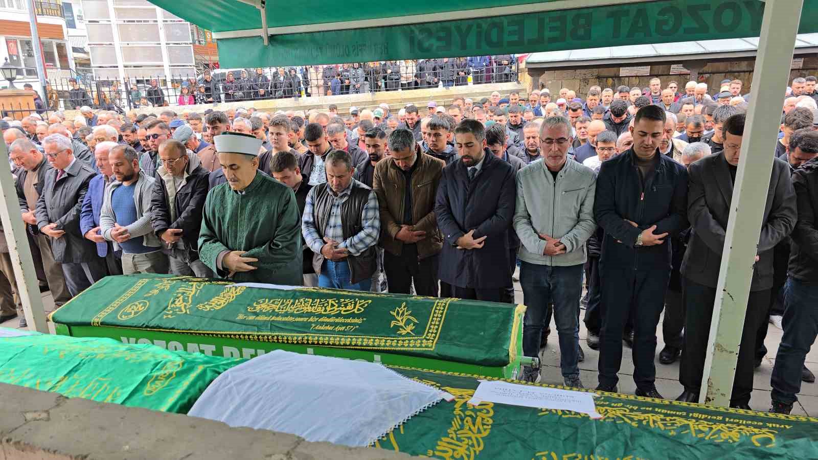 ÇORUM’DAKİ KAZADA HAYATINI KAYBEDEN ANNE VE 2 EVLADI TOPRAĞA VERİLDİ