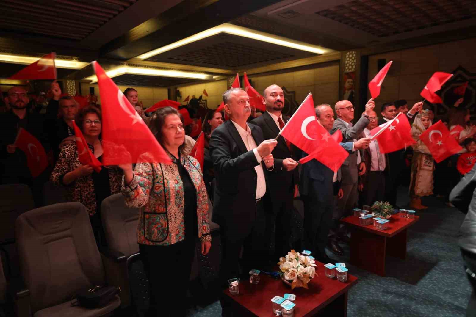 YUNUSEMRE’DE CUMHURİYET COŞKUSU MÜZİK VE GÖSTERİLERLE YAŞANDI