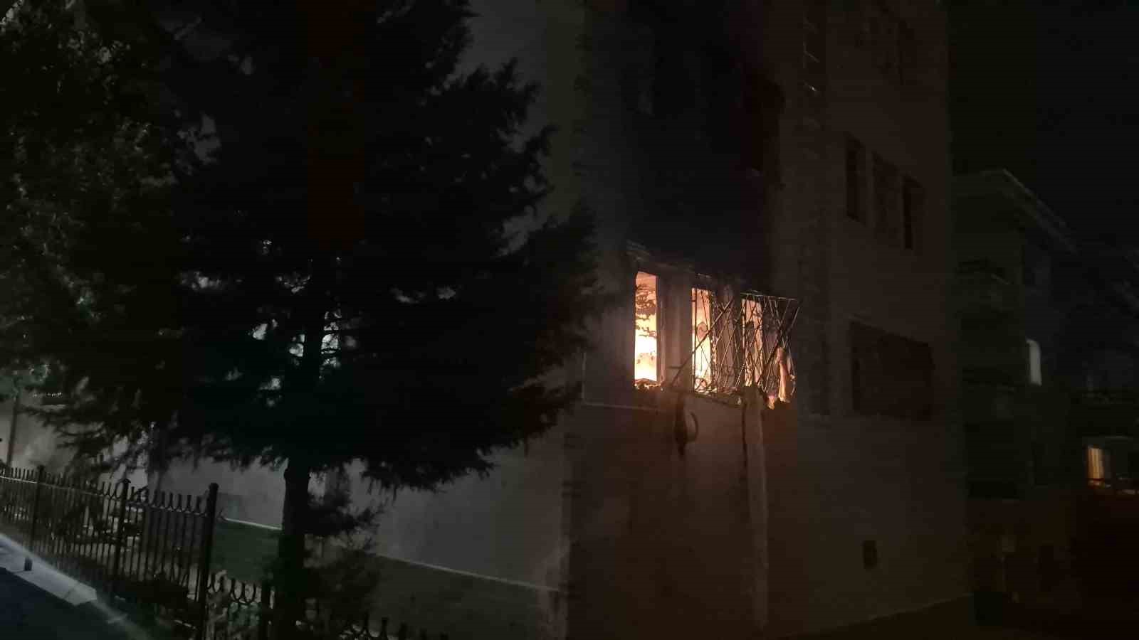ANKARA’DA BİR DAİRENİN DOĞAL GAZI PATLADI