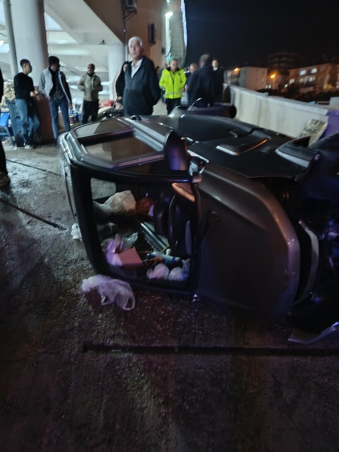 ANKARA’DA MİNİ ARAÇ DEVRİLDİ: 1 YARALI