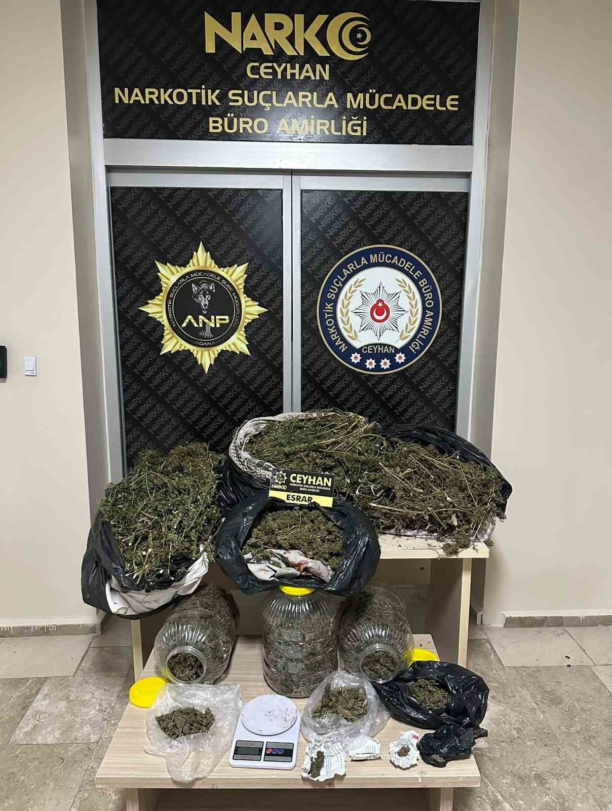 CEYHAN’DA UYUŞTURUCU OPERASYONU: 8 KİLO 562 GRAM ESRAR ELE GEÇİRİLDİ