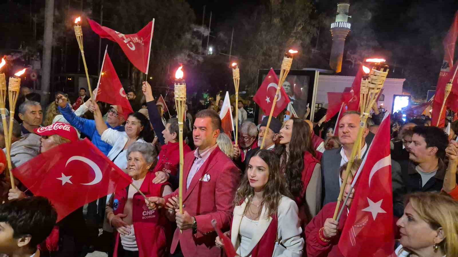 BODRUM’DA BİNLERCE KİŞİ BAYRAMI KUTLADI