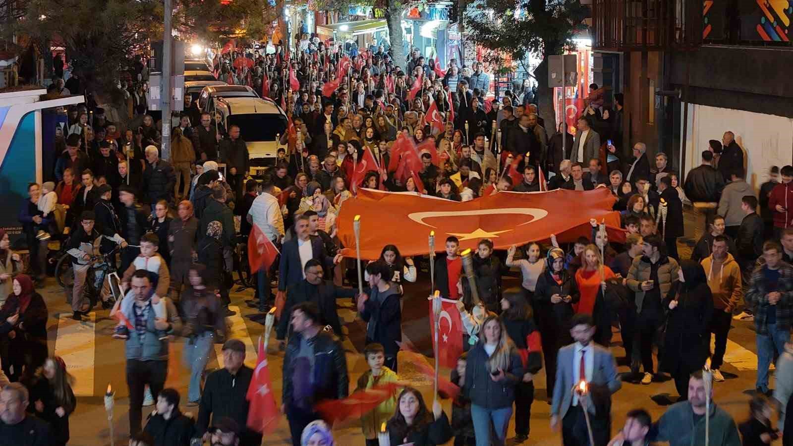 KIRIKKALE’DE CUMHURİYET’İN 103. YILI FENER ALAYI VE KONSERLE KUTLANDI