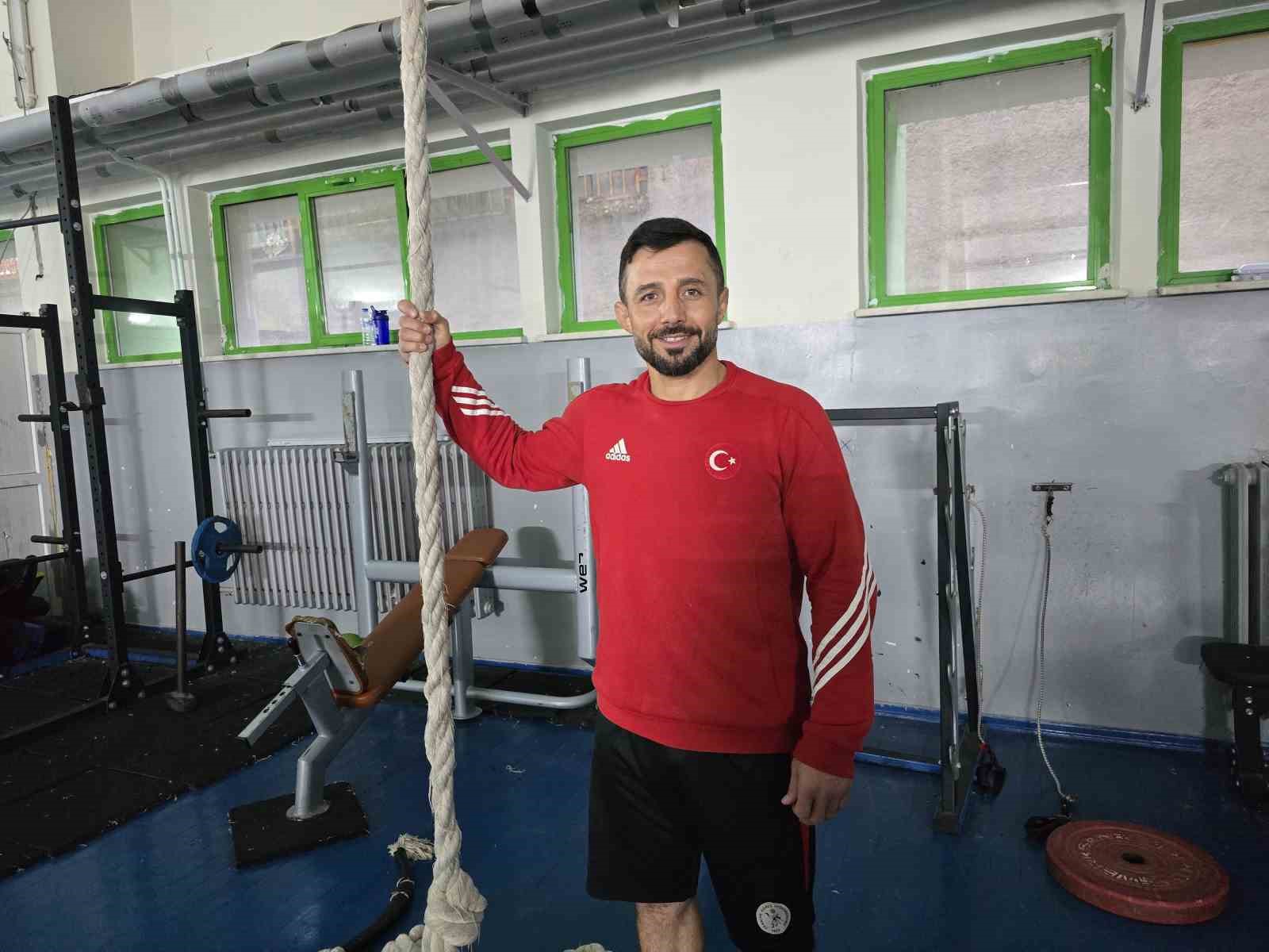 PARTNER BULAMADI, ÖĞRENCİLERİYLE HAZIRLANDI; DÜNYA ÜÇÜNCÜSÜ OLDU