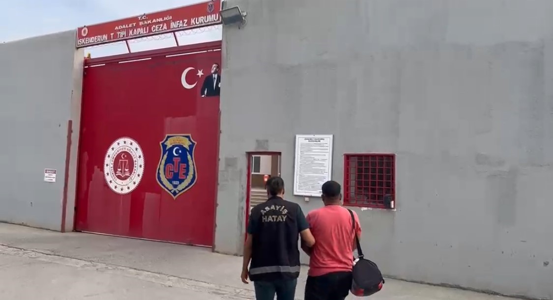 DÖRTYOL’DA 4 YIL HAPİS CEZASIYLA ARANAN 2 HÜKÜMLÜ TUTUKLANDI