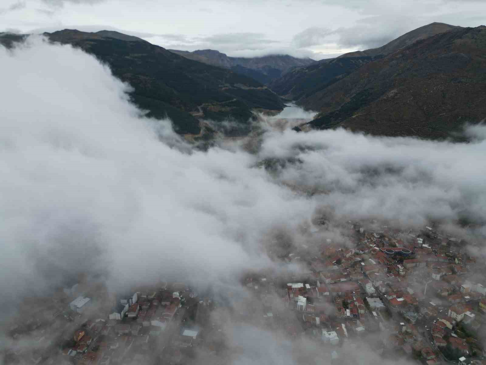 SİSİN GÖKYÜZÜNDEKİ DANSI DRON İLE GÖRÜNTÜLENDİ