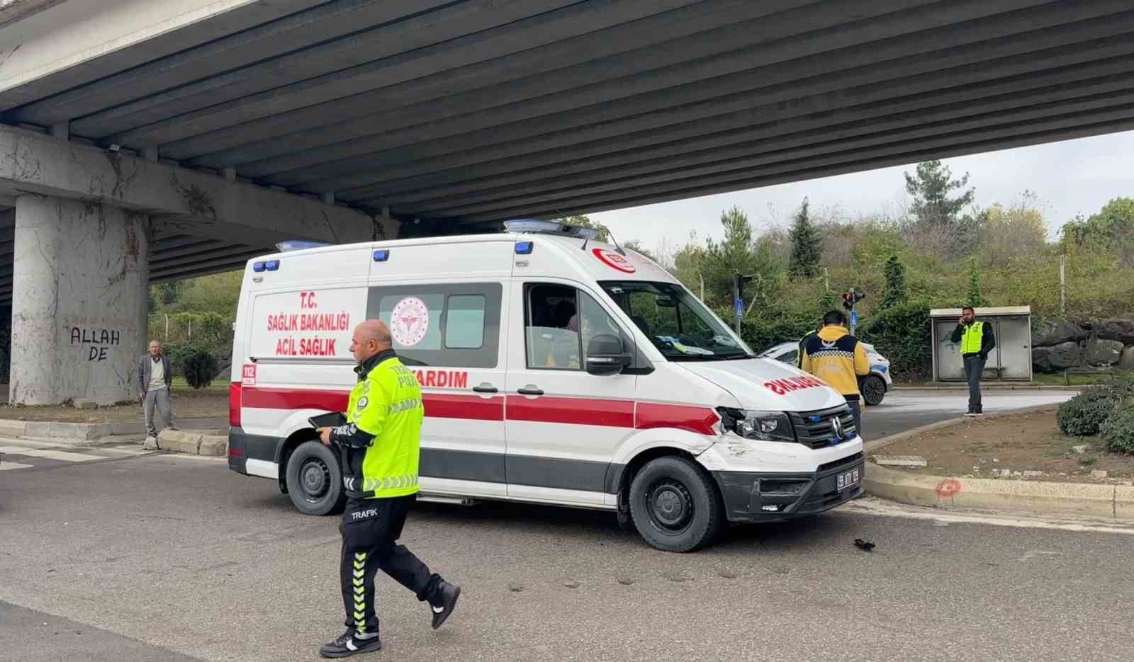 SAMSUN’DA AMBULANS İLE YOLCU MİNİBÜSÜ ÇARPIŞTI