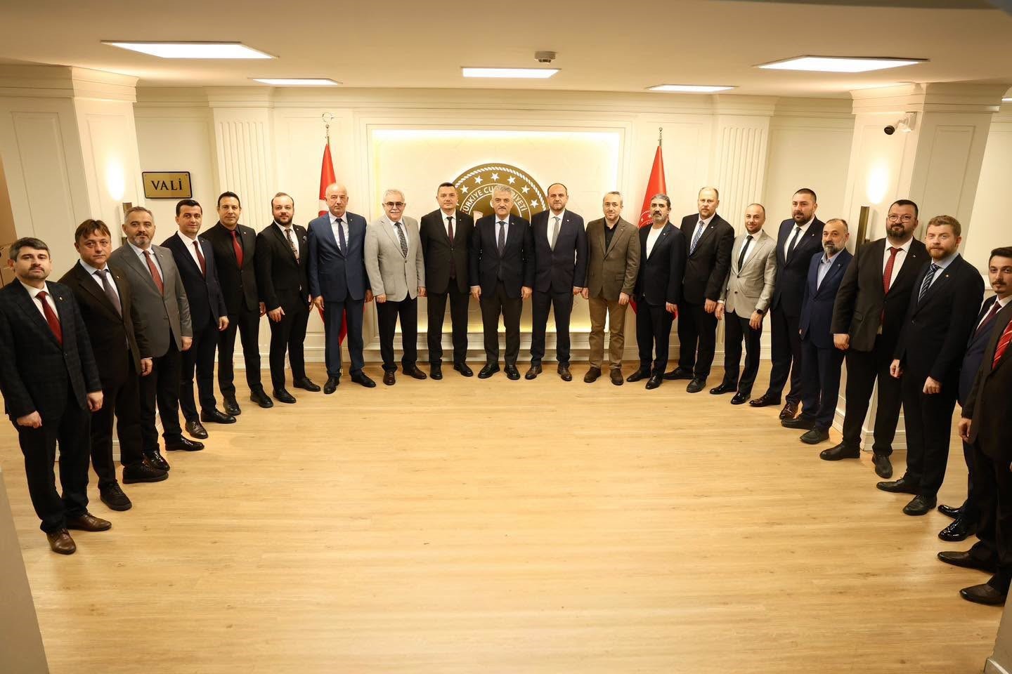YENİ YÖNETİM VALİ MAKAS İLE BİR ARAYA GELDİ
