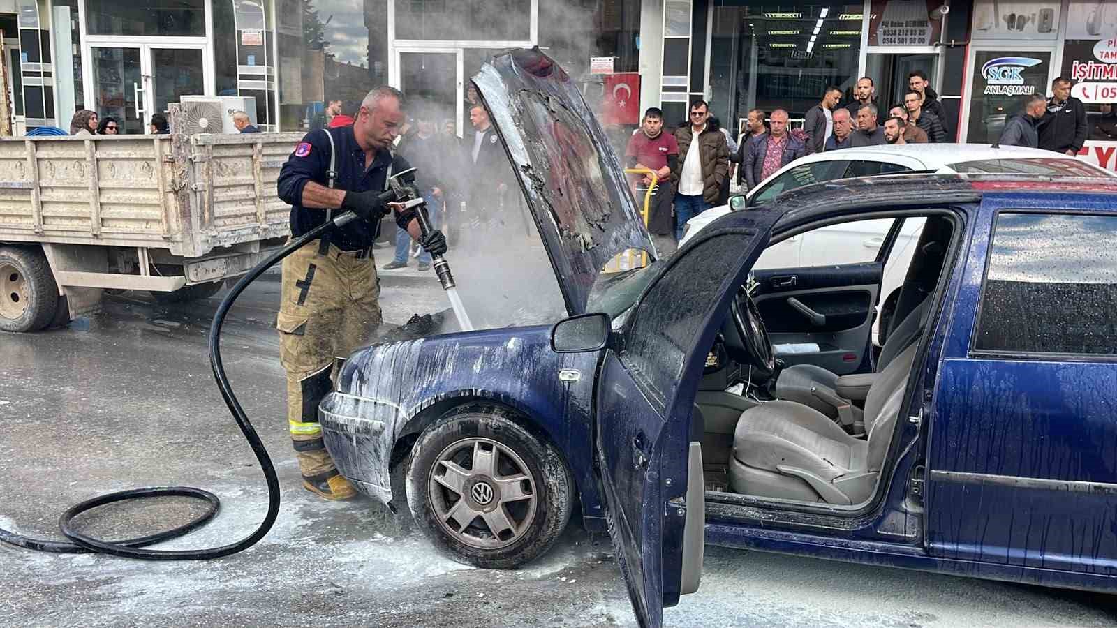 KARAMAN’DA SEYİR HALİNDEKİ OTOMOBİL ALEV ALDI