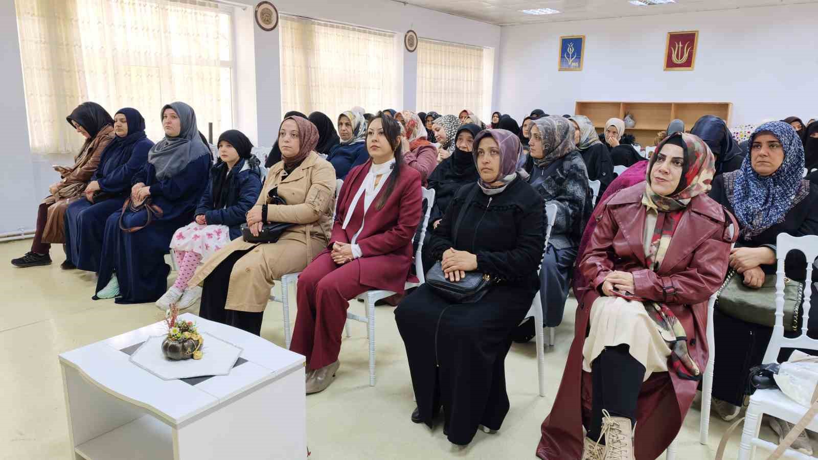 MUŞ’TA KADINLARA BAĞIMLILIKLA MÜCADELE EĞİTİMİ VERİLDİ