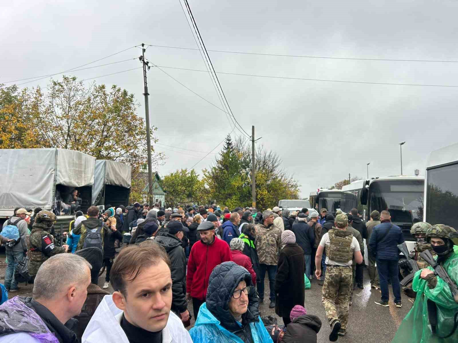 UKRAYNA’DA ATEŞKESİN SÜRDÜĞÜ OLESHKY’YE İNSANİ YARDIM KONVOYU GİRDİ