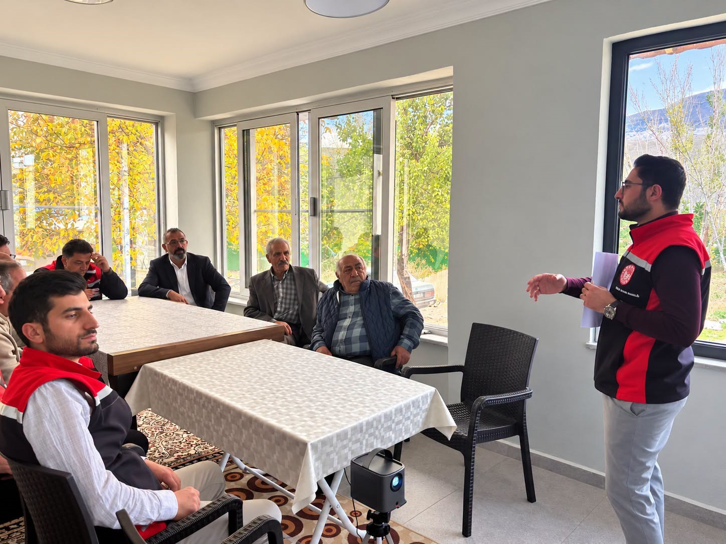 KEMAH’TA ÜRETİCİLERE TARIMSAL DESTEKLEME VE HAYVAN HASTALIKLARIYLA MÜCADELE BİLGİLENDİRMESİ YAPILDI