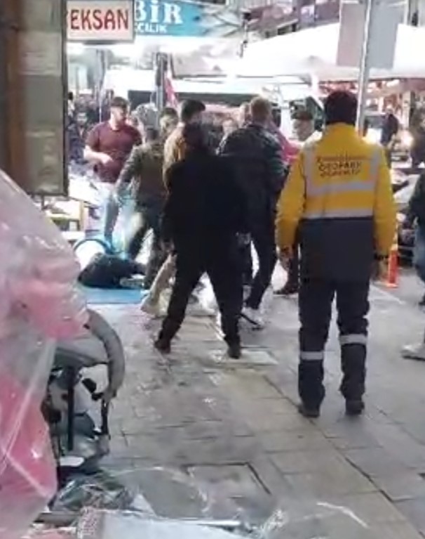 KENTİN GÖBEĞİNDE GÜPEGÜNDÜZ AKILLARA DURGUNLUK VEREN SALDIRI: SOPA VE DEMİR ÇUBUKLARLA DARBETTİLER