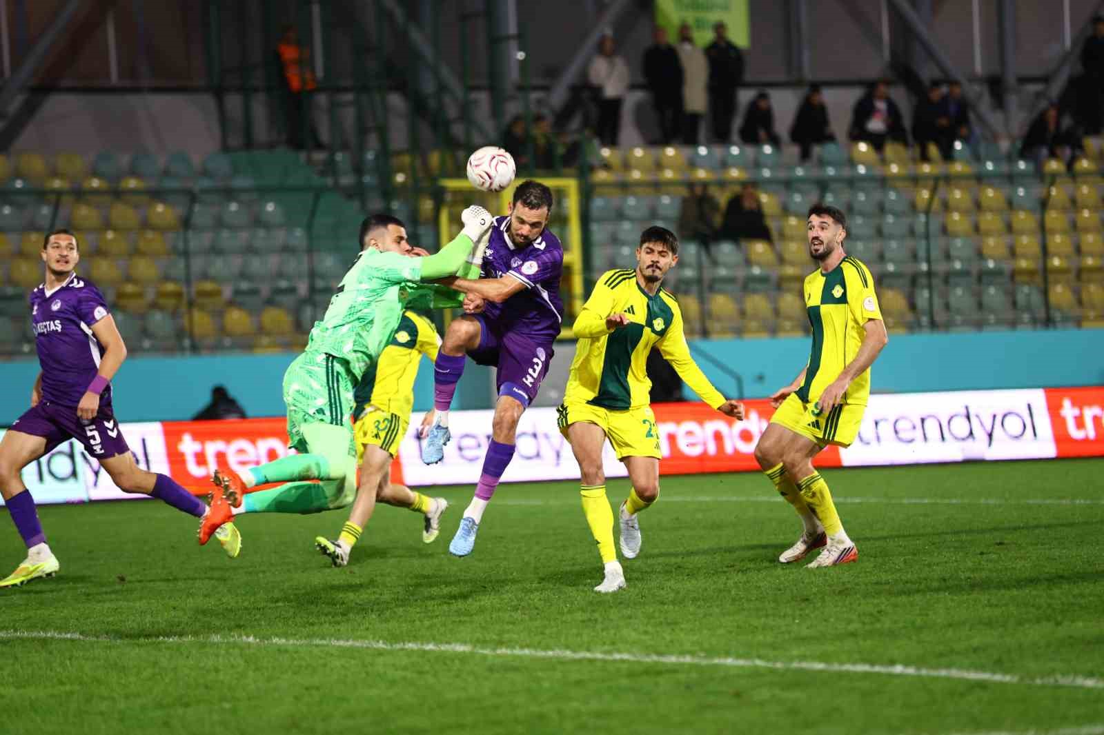 TRENDYOL 1. LİG: ESENLER EROKSPOR: 3 - ANKARA KEÇİÖRENGÜCÜ: 2