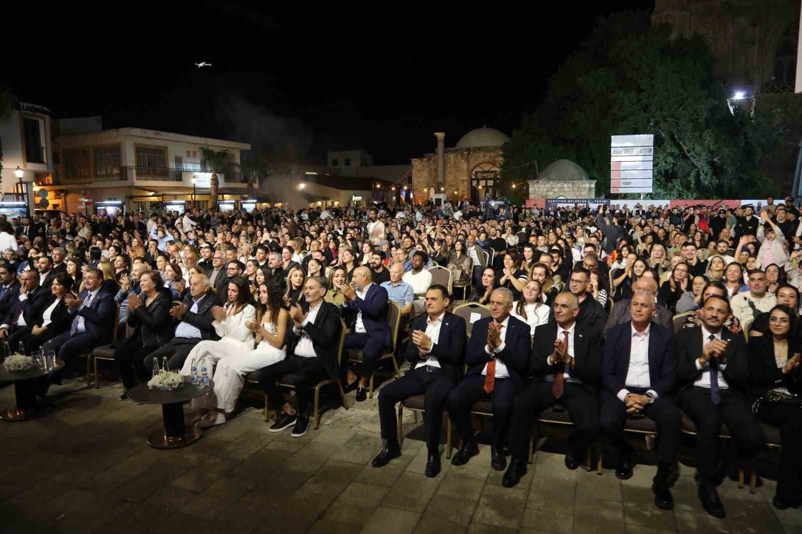 KKTC BAŞBAKANI ÜSTEL: "MUHALEFET KONUŞUR, BİZ YAPARIZ"