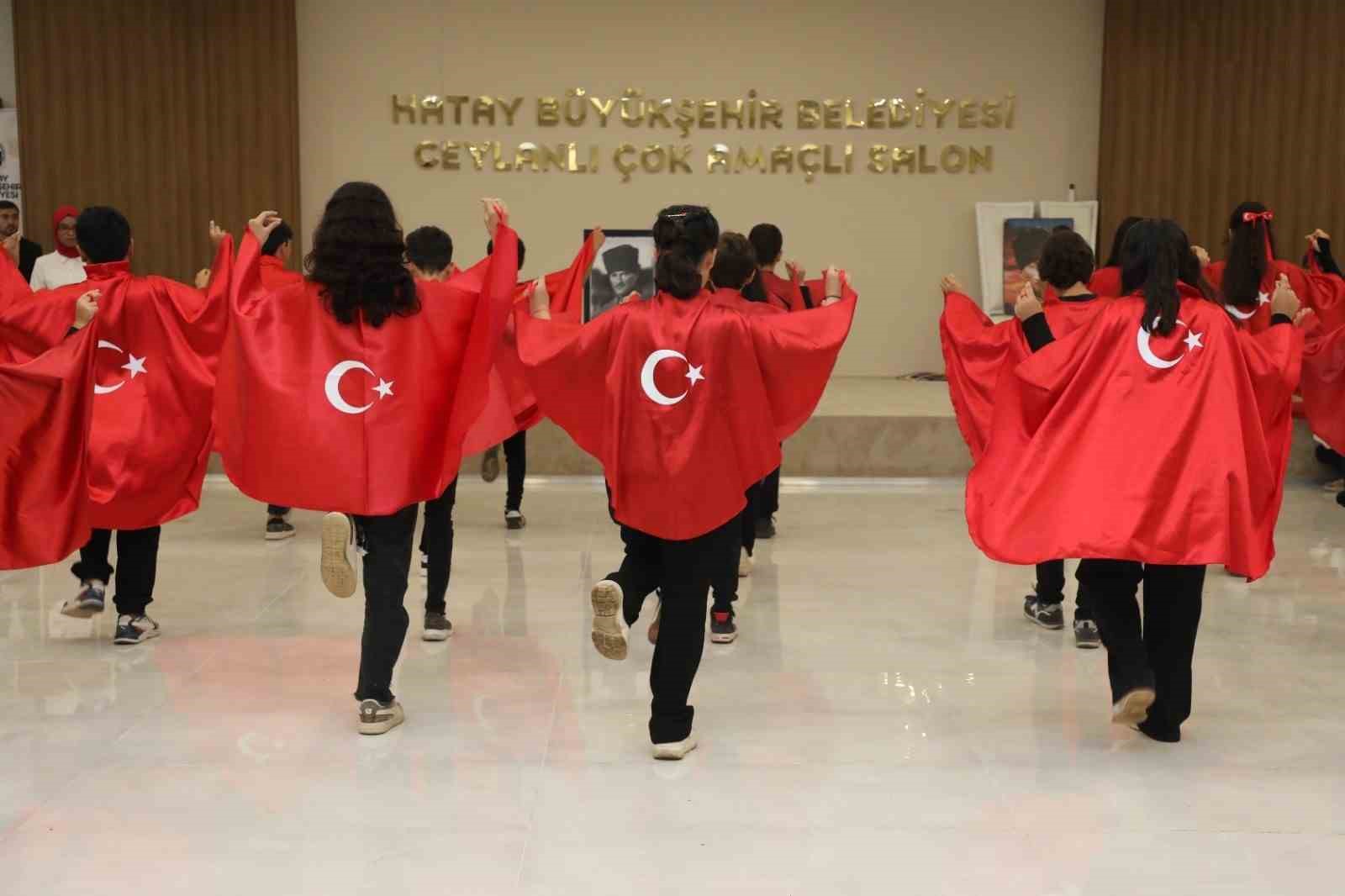 KIRIKHAN’DA ÇOK AMAÇLI SALONDA CUMHURİYET BAYRAMI KUTLANDI