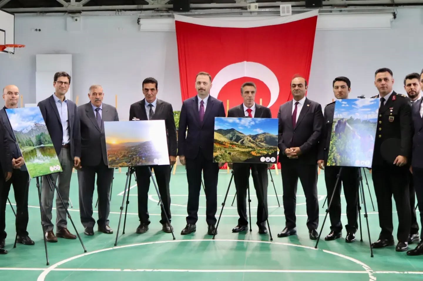 ÜZÜMLÜ’NÜN GÜZELLİKLERİ FOTOĞRAF KARELERİNDE SERGİLENDİ