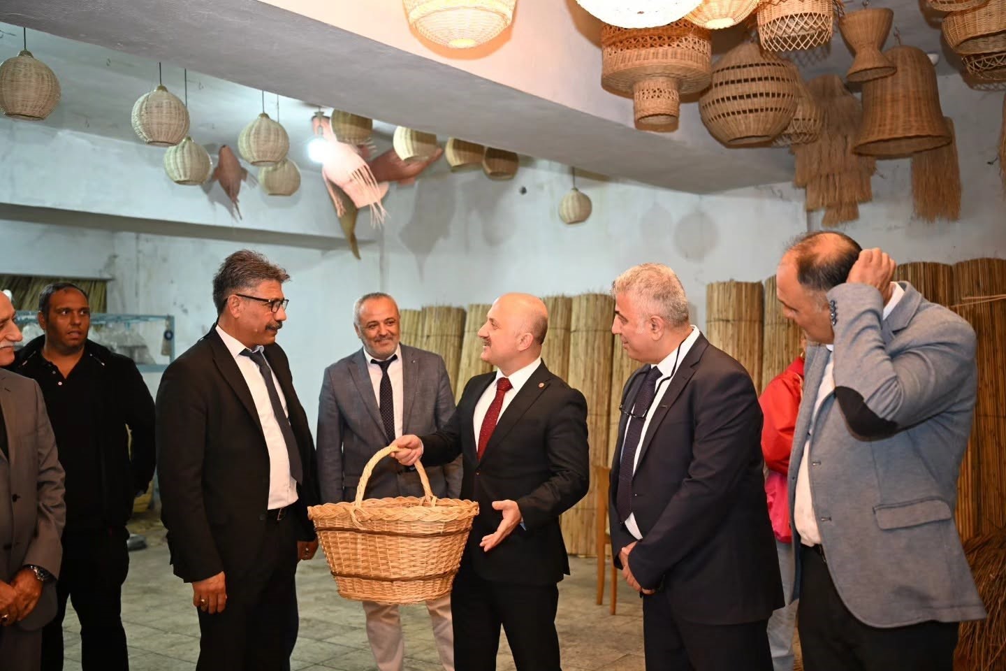VALİ VAROL, ILICABAŞI’NIN EL EMEĞİ GELENEĞİNİ İNCELEDİ