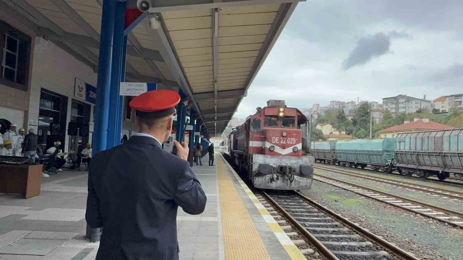 TURİSTİK KARAELMAS EKSPRESİ 170 YOLCUSUYLA ZONGULDAK’A ULAŞTI