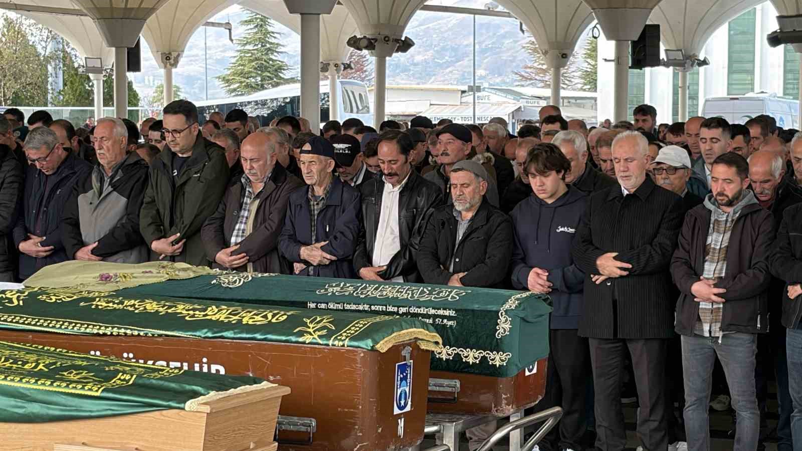ANKARA’DA ESKİ EŞİ TARAFINDAN ÖLDÜRÜLEN KADIN SON YOLCULUĞUNA UĞURLANDI