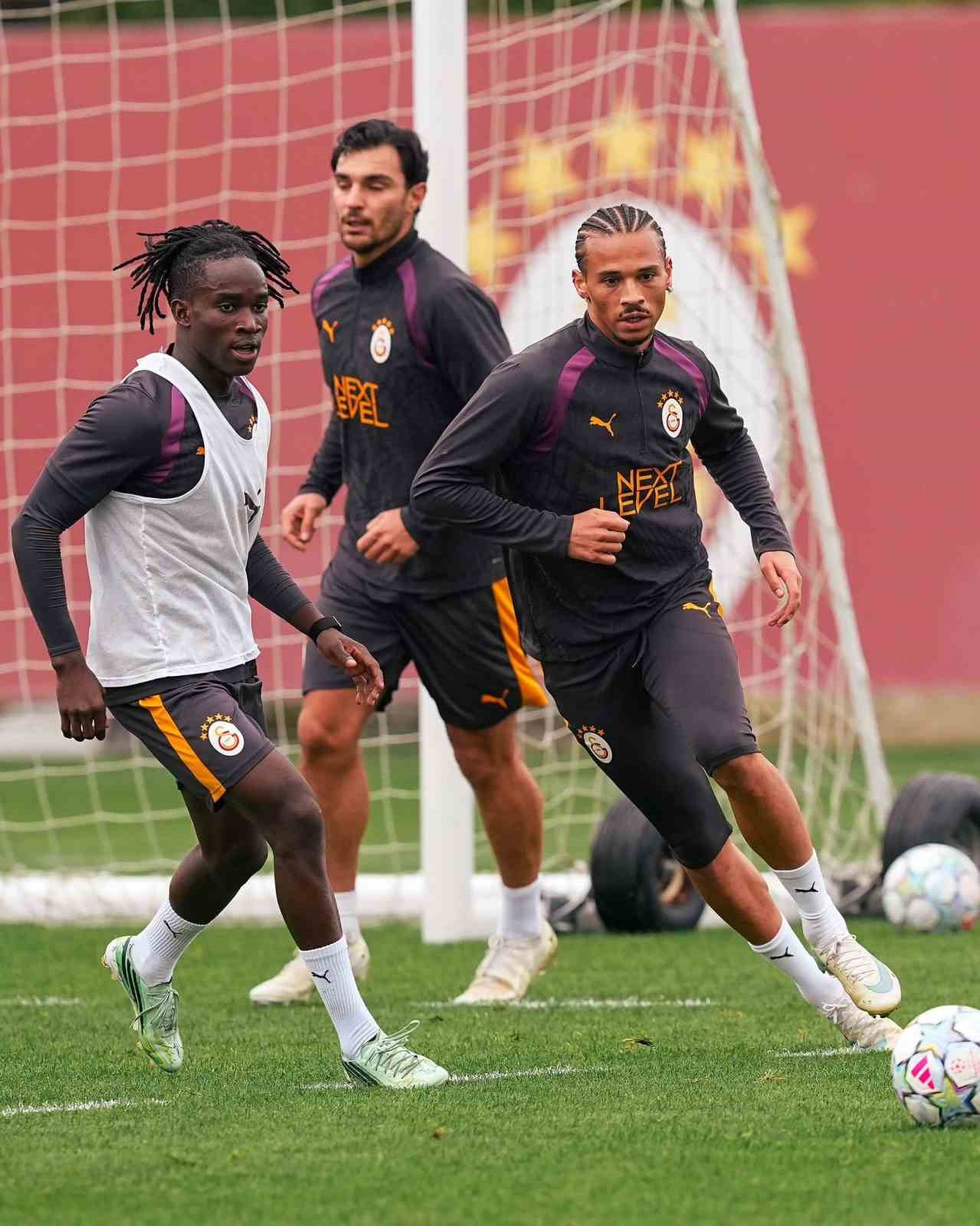 GALATASARAY, STUTTGART MAÇI HAZIRLIKLARINA BAŞLADI
