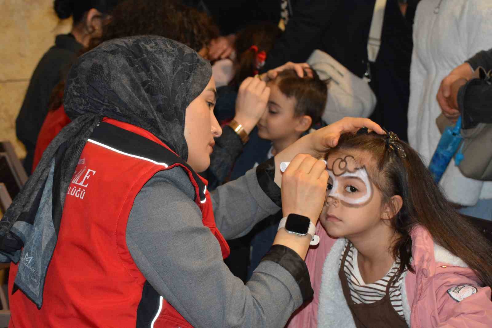 ÇORUM’DA AİLE YAŞAM MERKEZİNİN KURULUŞ YILDÖNÜMÜ ÇOCUK ŞENLİĞİYLE KUTLANDI