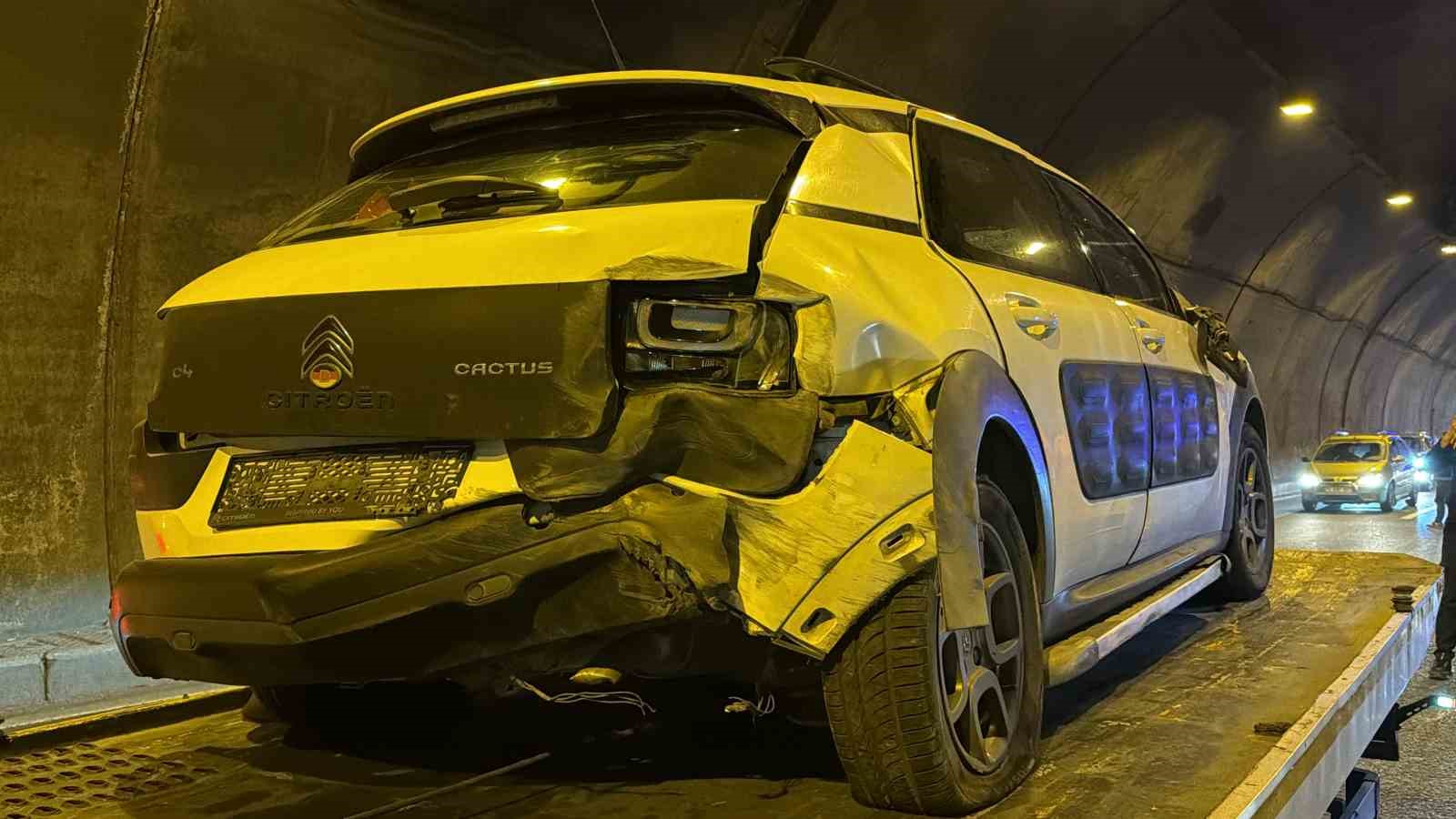 CENAZEYE GİDEN AİLE ÖLÜMDEN DÖNDÜ: BOLU DAĞI TÜNELİ’NDE TIRIN ÇARPIP KAÇTIĞI OTOMOBİL TAKLA ATTI