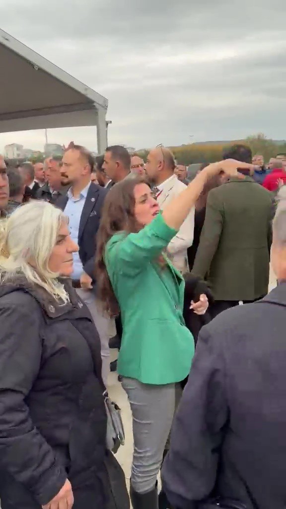 MALTEPE’DE CHP’LİLER İLE YENİ PARTİ’LİLER ARASINDA KAVGA ÇIKTI