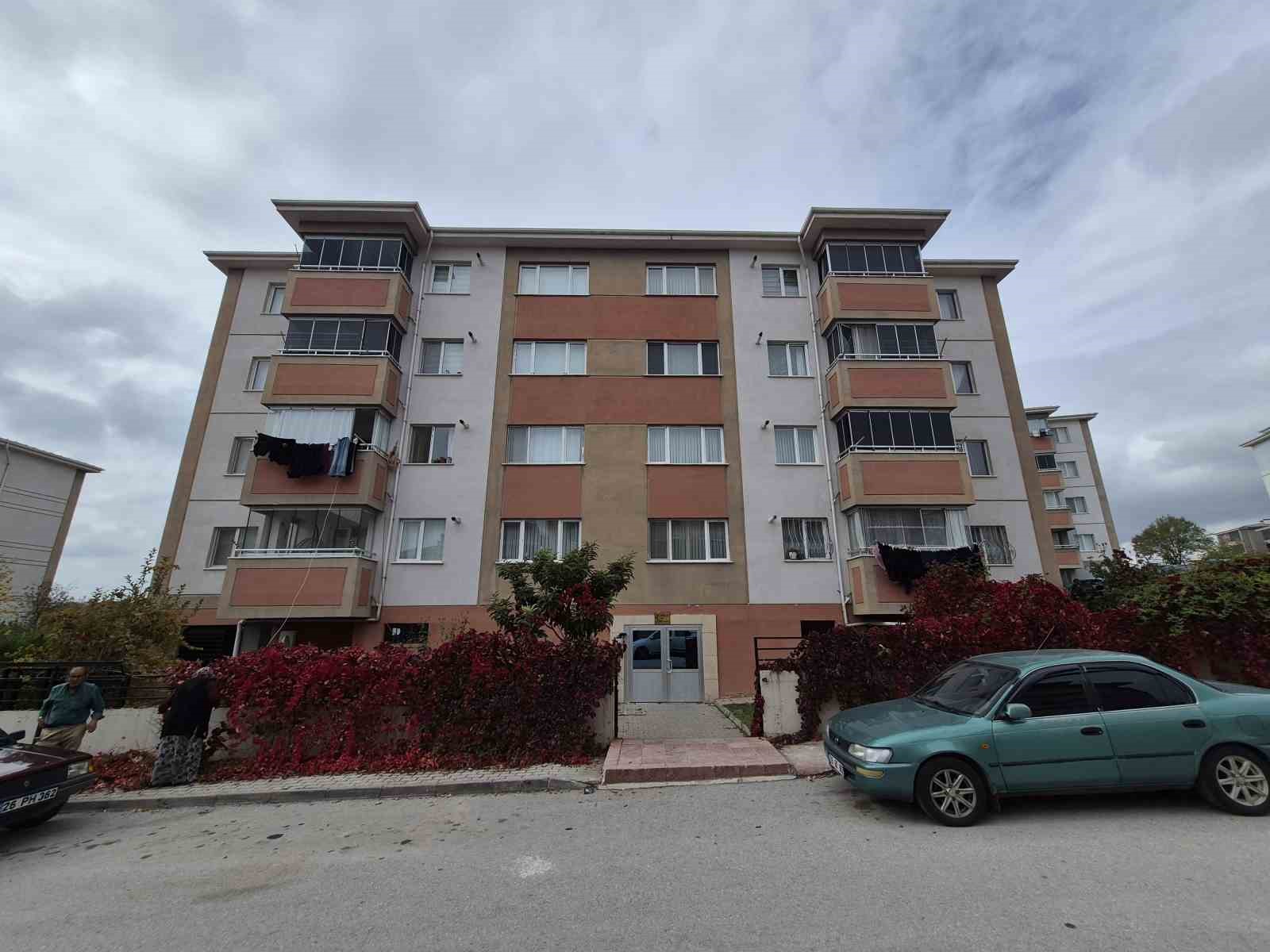 ESKİŞEHİR’DE 2 YAŞINDAKİ ÇOCUK 4 KATLI BİNADAN DÜŞTÜ
