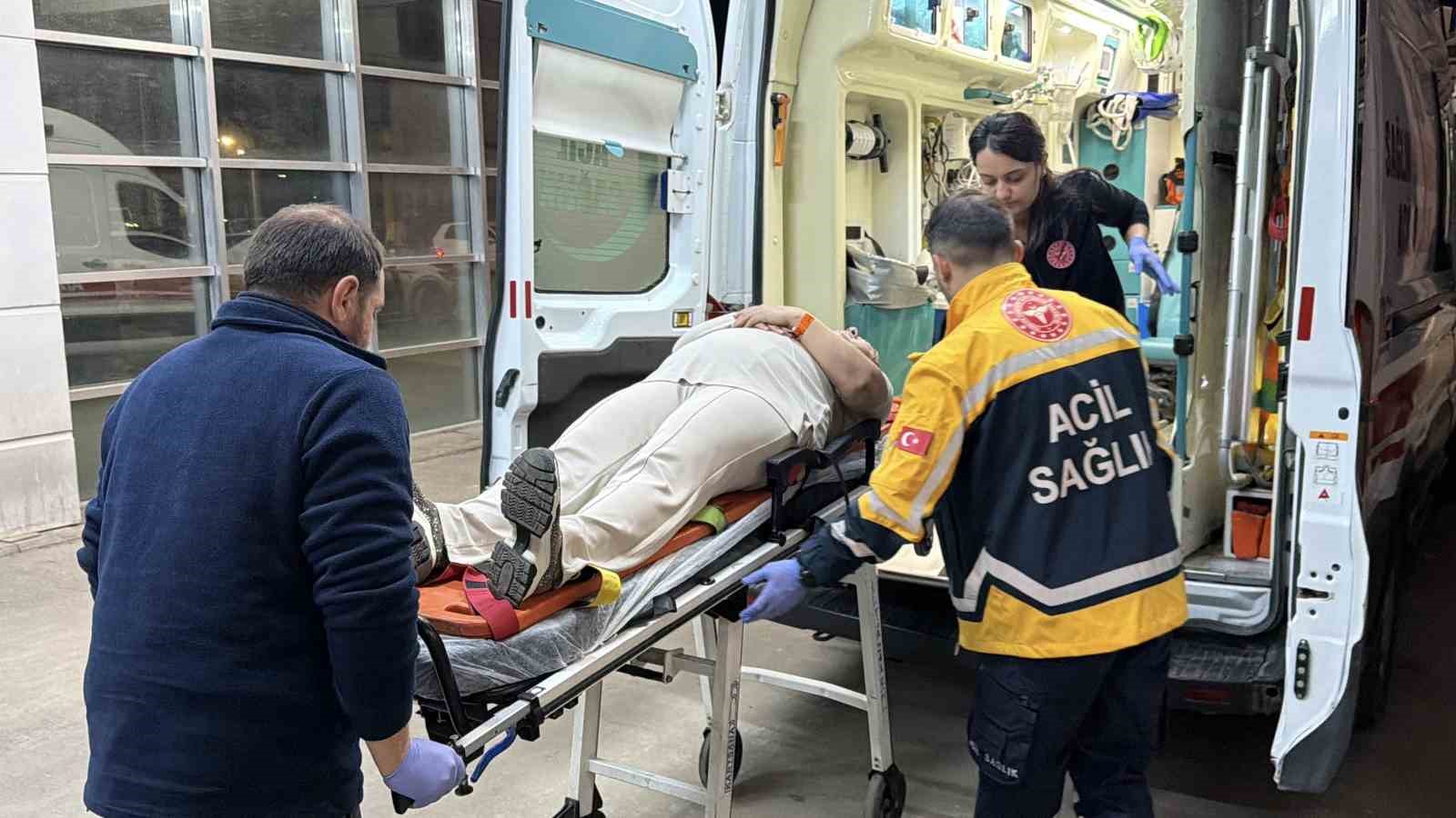 YARDIMA KOŞARKEN ARACIN ÇARPTIĞI KADIN YARALANDI
