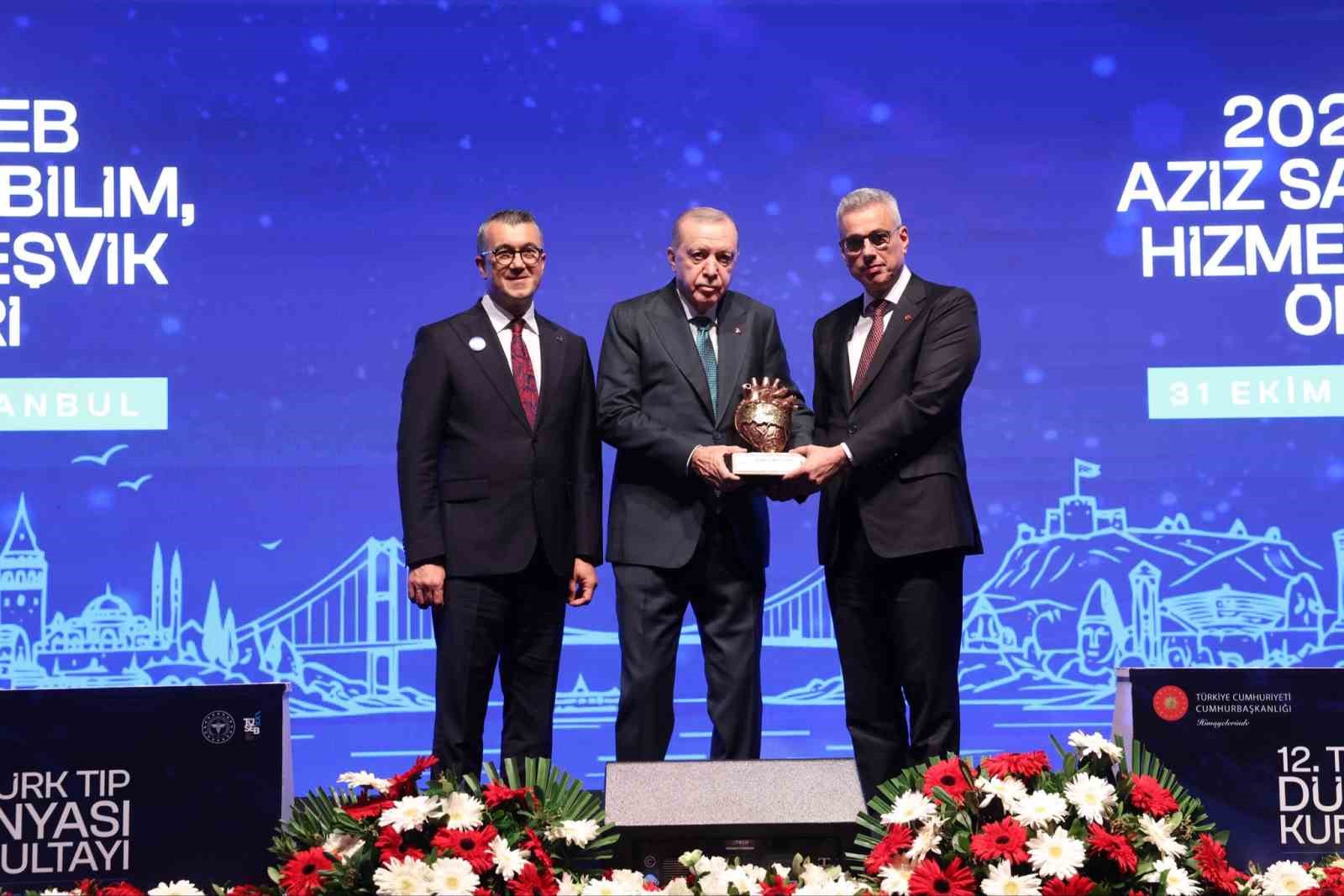 BAKAN MEMİŞOĞLU: "TÜRKİYE’Yİ SAĞLIK TEKNOLOJİLERİNDE ÖNCÜ ÜLKELERDEN BİRİ HALİNE GETİRMEK İÇİN ÇALIŞMAYA DEVAM EDECEĞİZ"