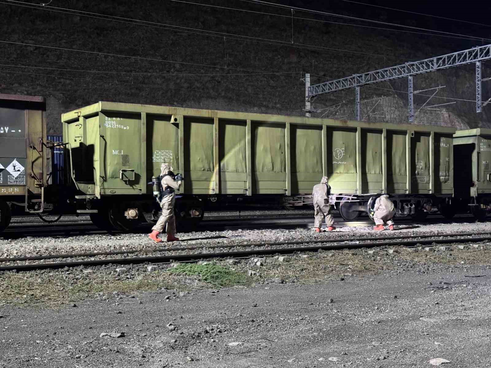 YÜK TRENİNDE KİMYASAL SIZINTI ALARMI