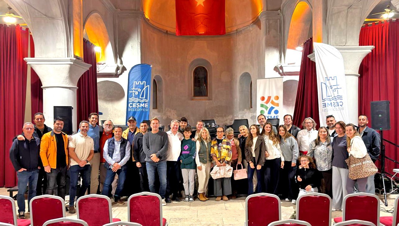 ÇEŞME’DE "DENİZ BİZE NE SÖYLÜYOR" SÖYLEŞİSİ DÜZENLENDİ