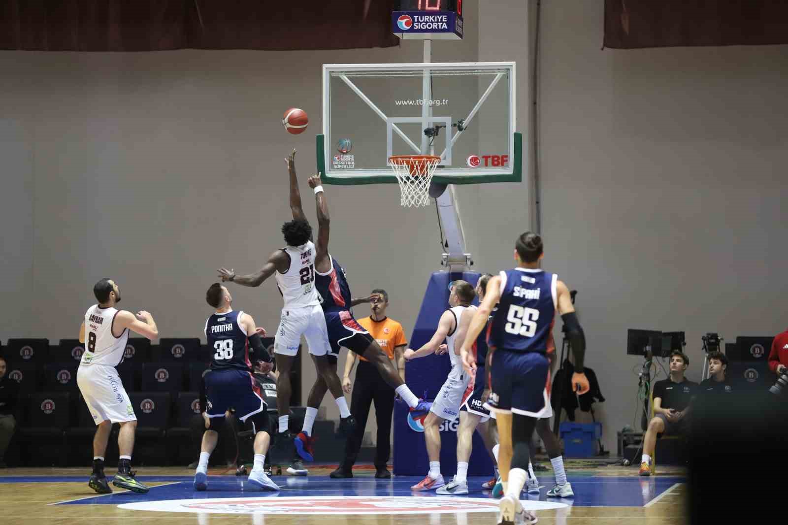 Bordo Basketbol Stuns League Leader Bahçeşehir Koleji 103-88