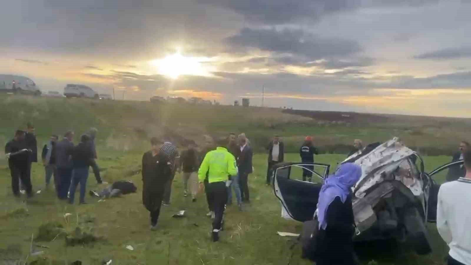 ŞANLIURFA’DA OTOMOBİL ŞARAMPOLE UÇTU: 1 ÖLÜ, 2 YARALI