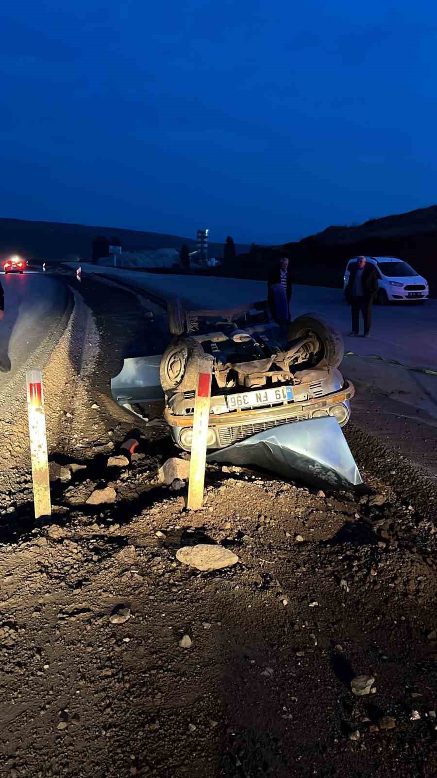 TAKLA ATAN OTOMOBİL HURDAYA DÖNDÜ: SÜRÜCÜ KAZADAN YARA ALMADAN KURTULDU
