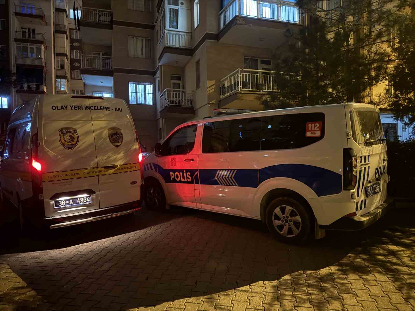 YALNIZ YAŞAYAN YAŞLI KADIN EVİNDE ÖLÜ BULUNDU