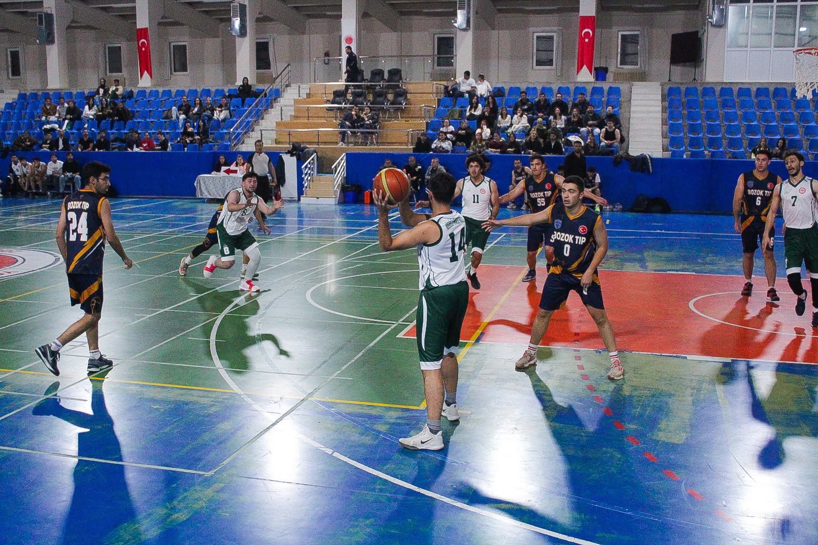 YOBÜ’DE FAKÜLTELER ARASI BASKET VE VOLEYBOL AKŞAM LİGİ HEYECANI