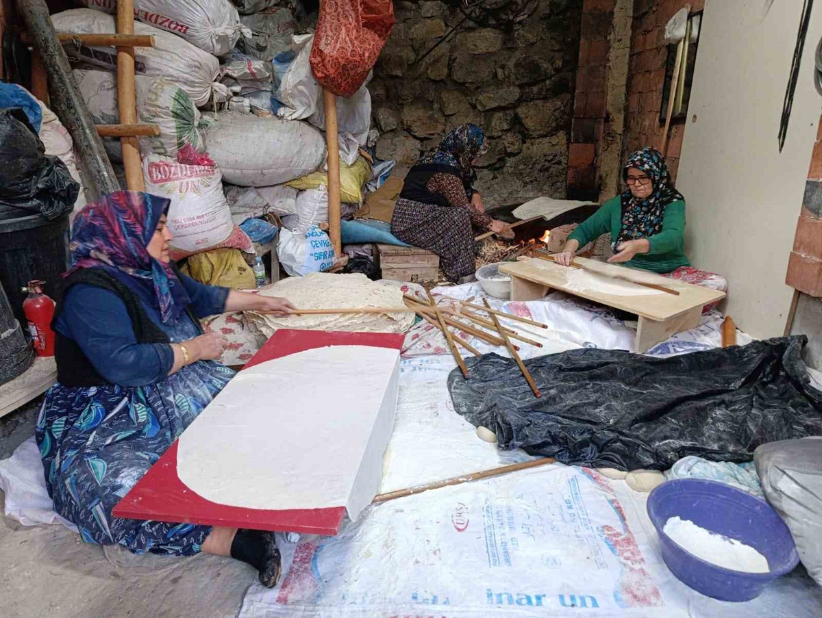 ÇEKEREKTE İMECE USULÜ KIŞLIK YUFKA EKMEK ÜRETİMİ