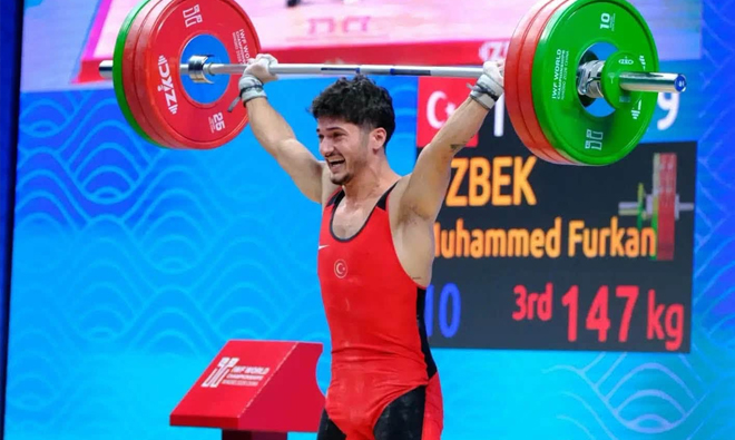 YOZGATLI MİLLİ HALTERCİ M. FURKAN ÖZBEK DÜNYA İKİNCİSİ OLDU